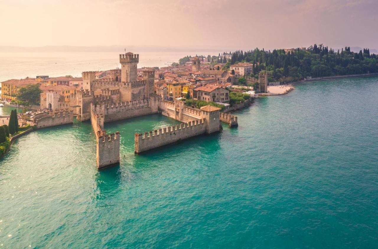 Apartment Charme And Relax With Garden And Swimming Pool Desenzano del Garda Ngoại thất bức ảnh