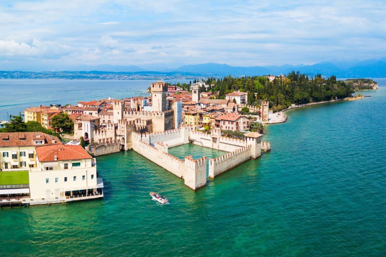 Apartment Charme And Relax With Garden And Swimming Pool Desenzano del Garda Ngoại thất bức ảnh