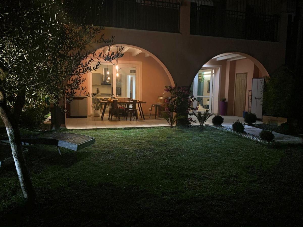 Apartment Charme And Relax With Garden And Swimming Pool Desenzano del Garda Ngoại thất bức ảnh